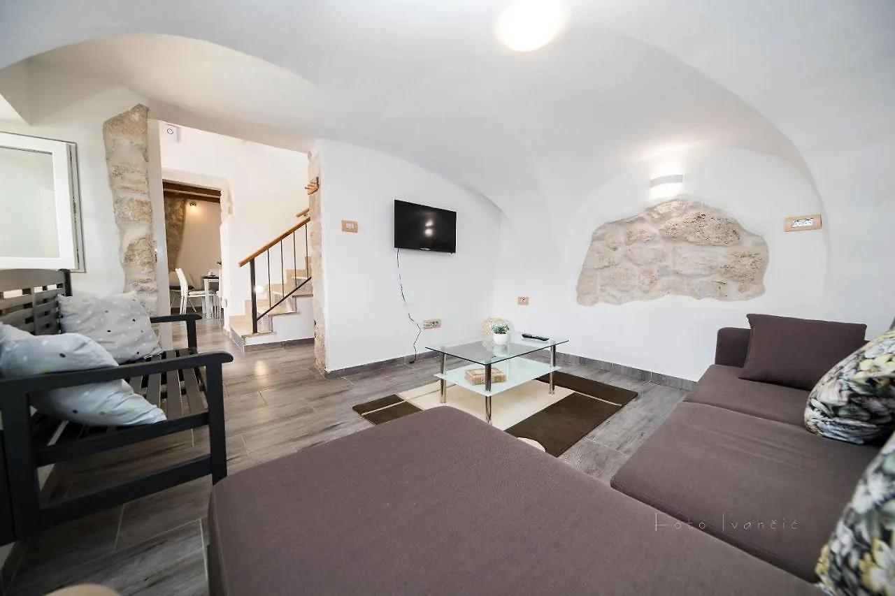 Villa House Odiseja Tribalj  Croacia
